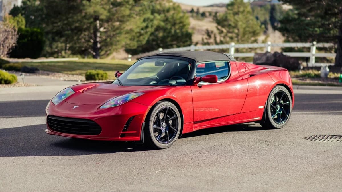 birinci-nesil-tesla-roadster-in-texniki-dokumentasiyasi-aciq-menbe-seklinde-paylasilib